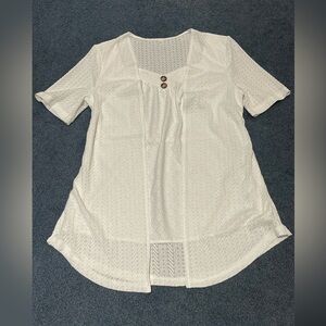 Women’s Tunic White short sleeve Medium